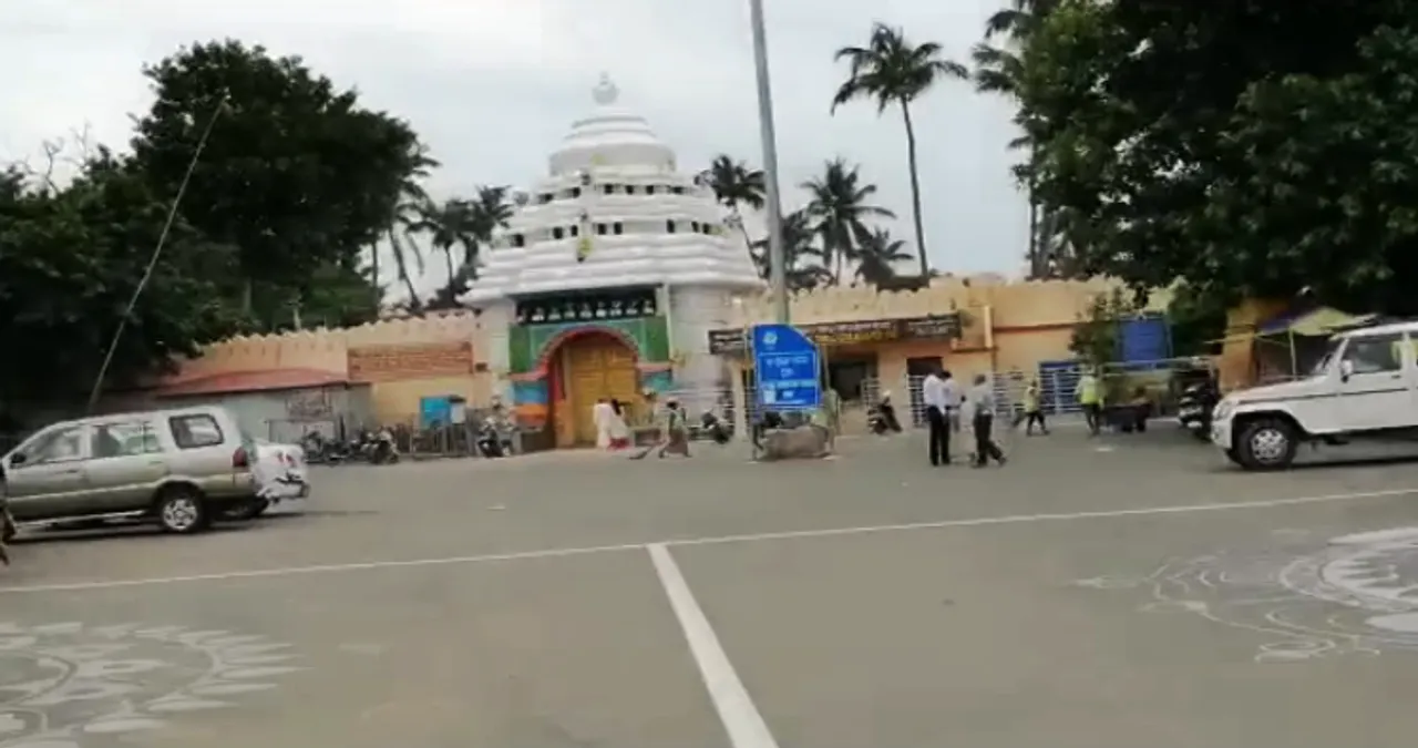  Entry of 3 devotees from outside Odisha into Puri Gundicha temple raises eyebrows [Watch]