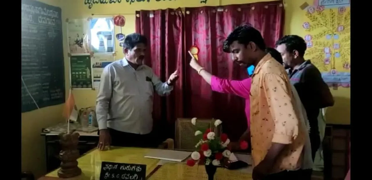  headmaster thrashed for sending lewd messages to nurse in K'taka 