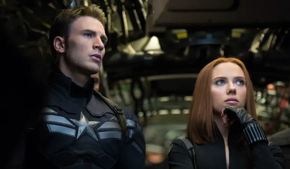  'Avengers' co-stars Chris Evans and Scarlett Johansson team up for adventure movie