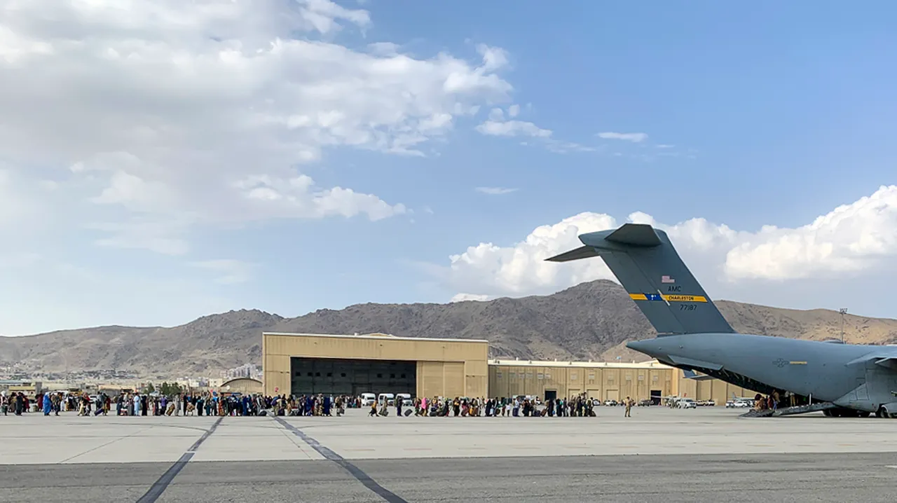  All gates of Kabul airport closed following deadly twin bombings, crowds outside cleared