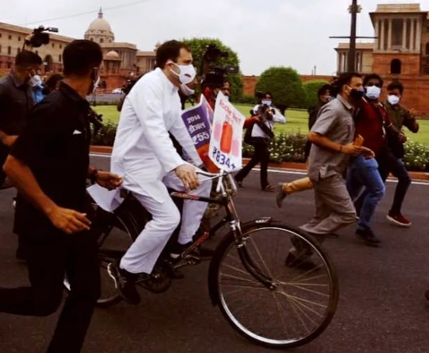  Rahul Gandhi rides bicycle to Parliament to protest fuel hike [Watch Video]