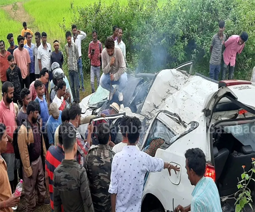  Four of family die on spot after vehicle falls into pit