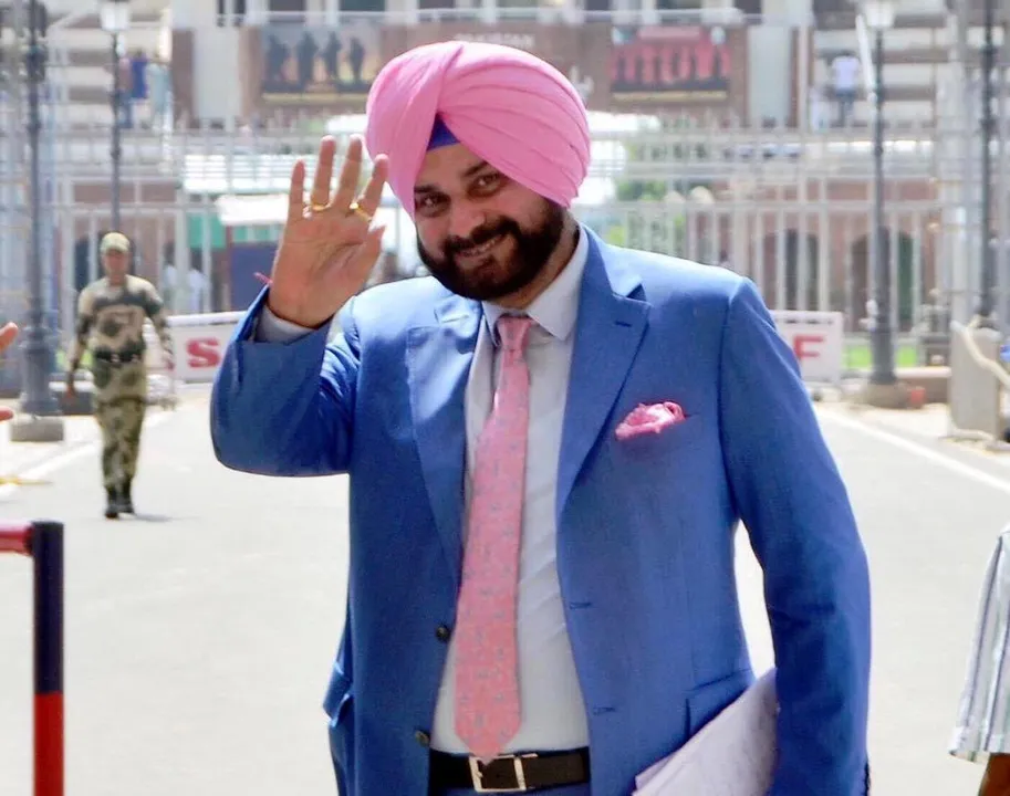  Punjab Congress chief Navjot Singh Sidhu resigns