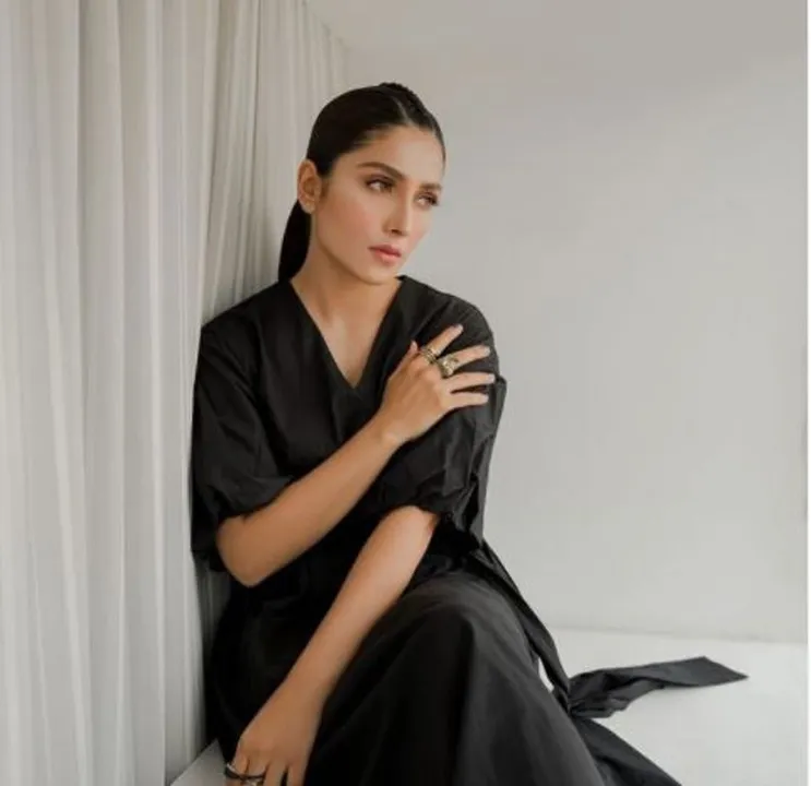  [WATCH] This Pakistani actress mesmerises with dance moves on Lata Mangeshkar's hit track