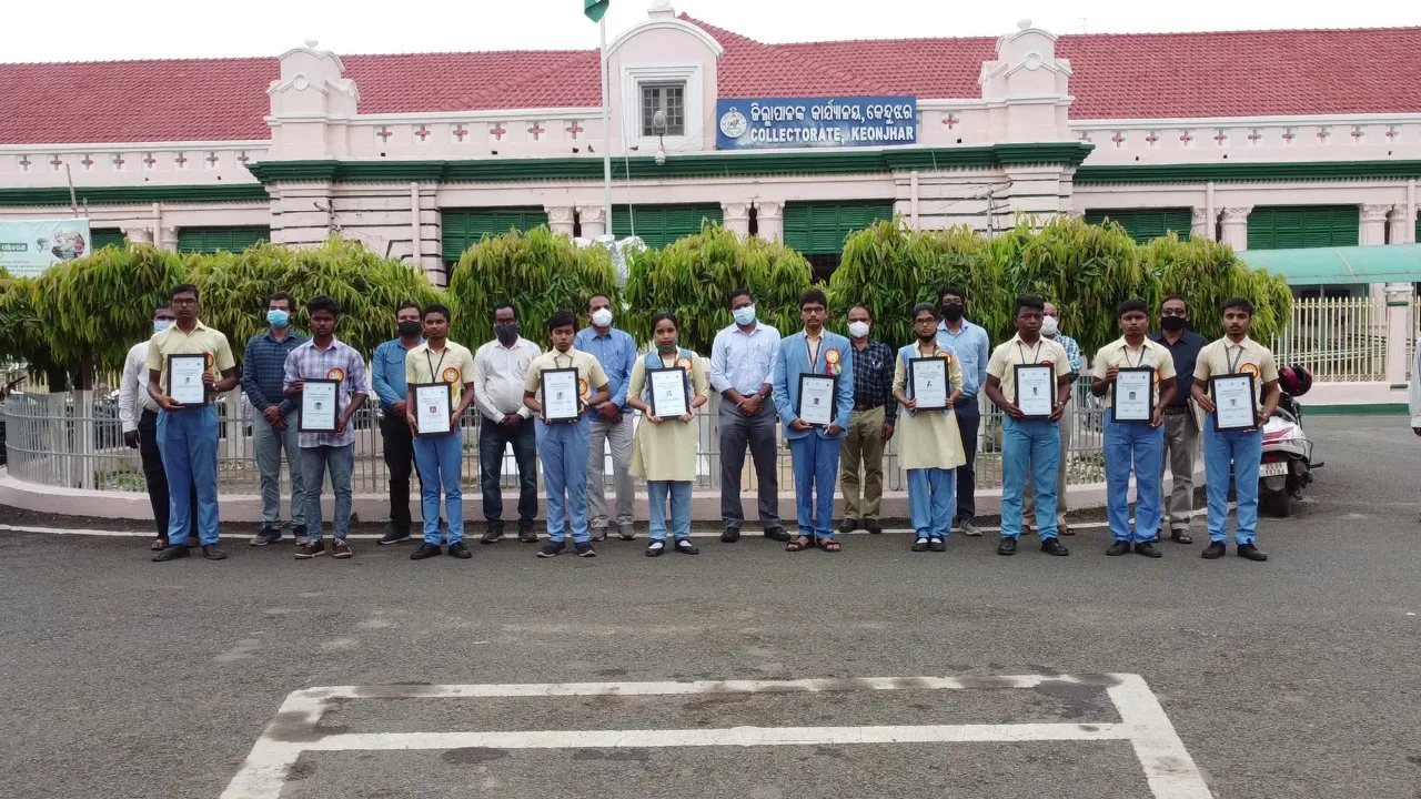  280 Odisha Adarsha Vidyalaya Class 10 meritorious students get scholarship