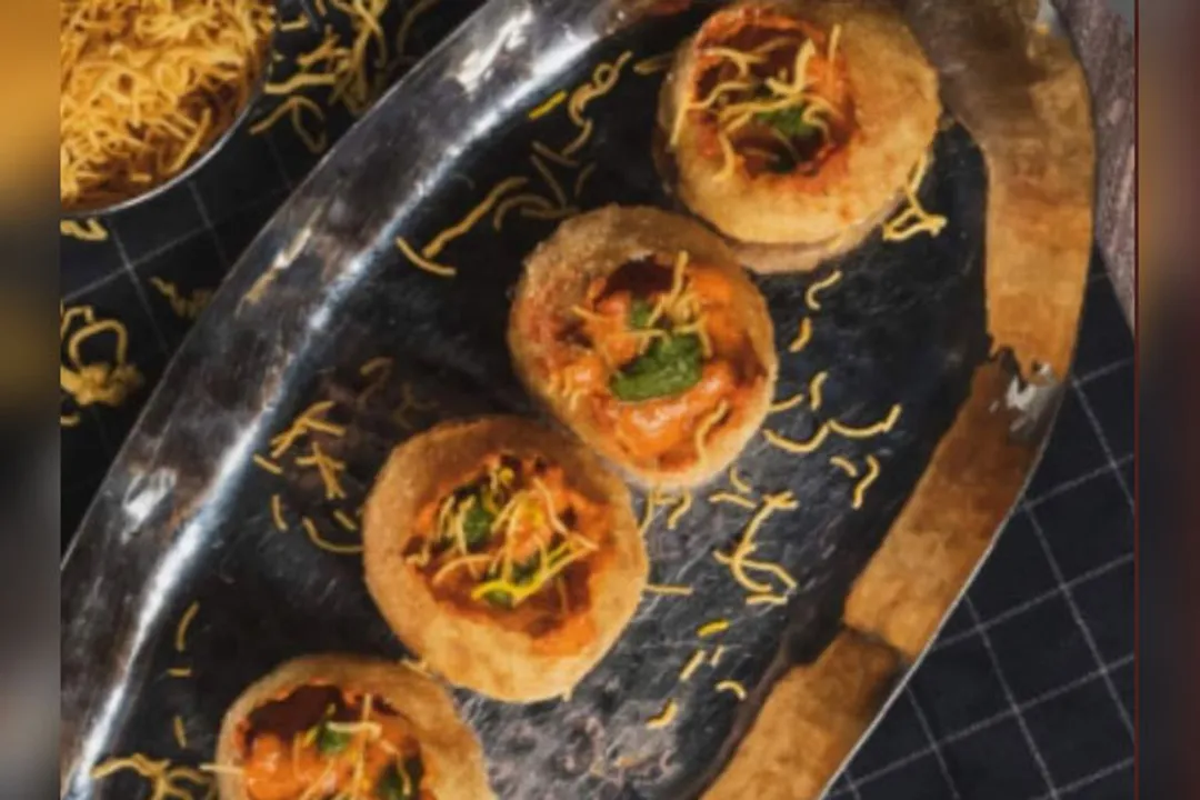  Internet's latest discovery ‘Butter Chicken Golgappa’. Would you risk a bite?
