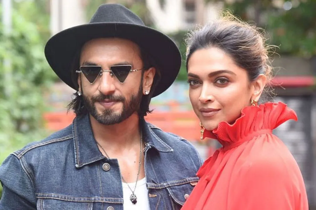  Deepika crashes Ranveer's fans chat session. Here's the actor's response  