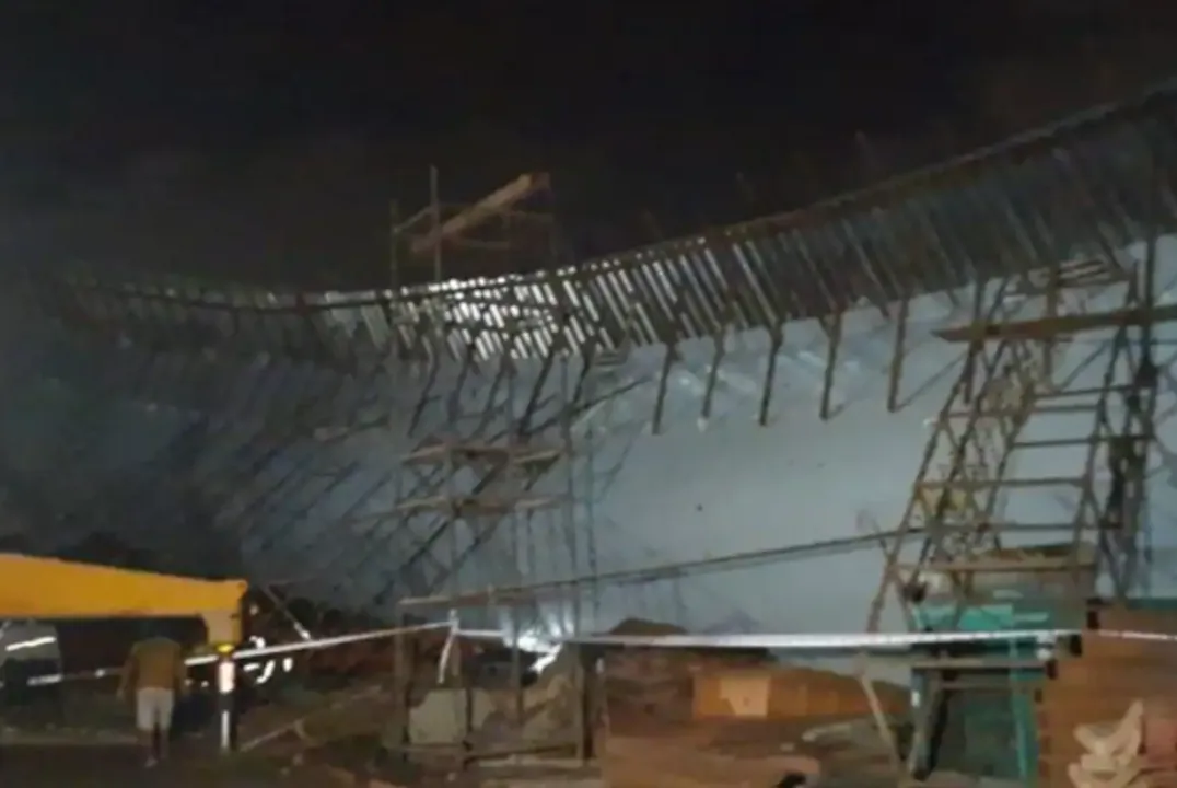  Watch: 14 injured as under-construction flyover crashes in Mumbai