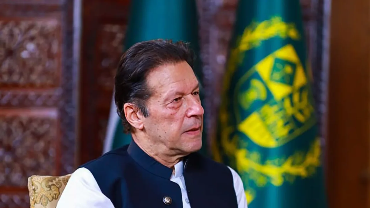  Pakistani Defence Minister confronts Prime Minister Imran Khan
