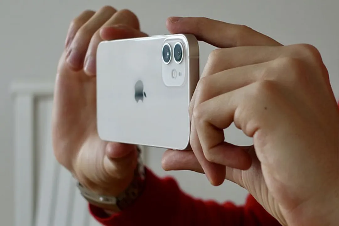  iPhone camera performance could degrade by motorcycle engine vibrations, warns Apple