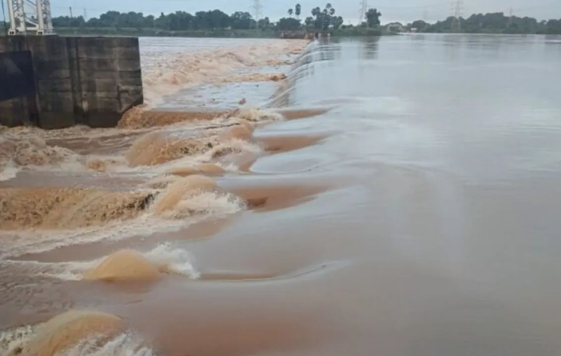  Jalaka river breaches danger mark in Odisha's Balasore