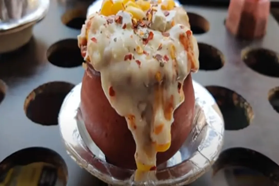  [Watch] This cheesy ‘Kullad Pizza’ evokes mixed reactions