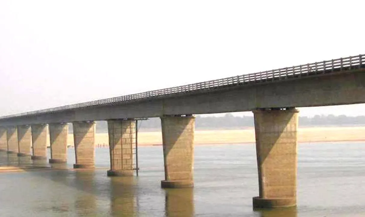  BJB College Lab Assistant jumps into Mahanadi river in Cuttack