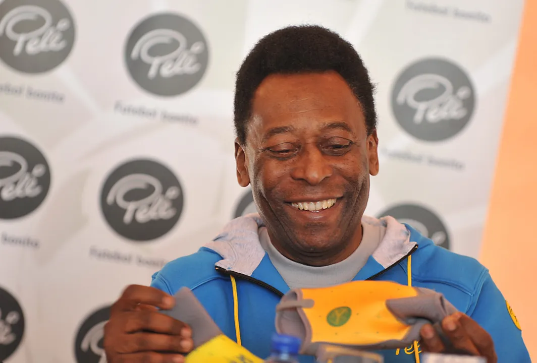  Football legend Pele remains in ICU after surgery to remove tumour