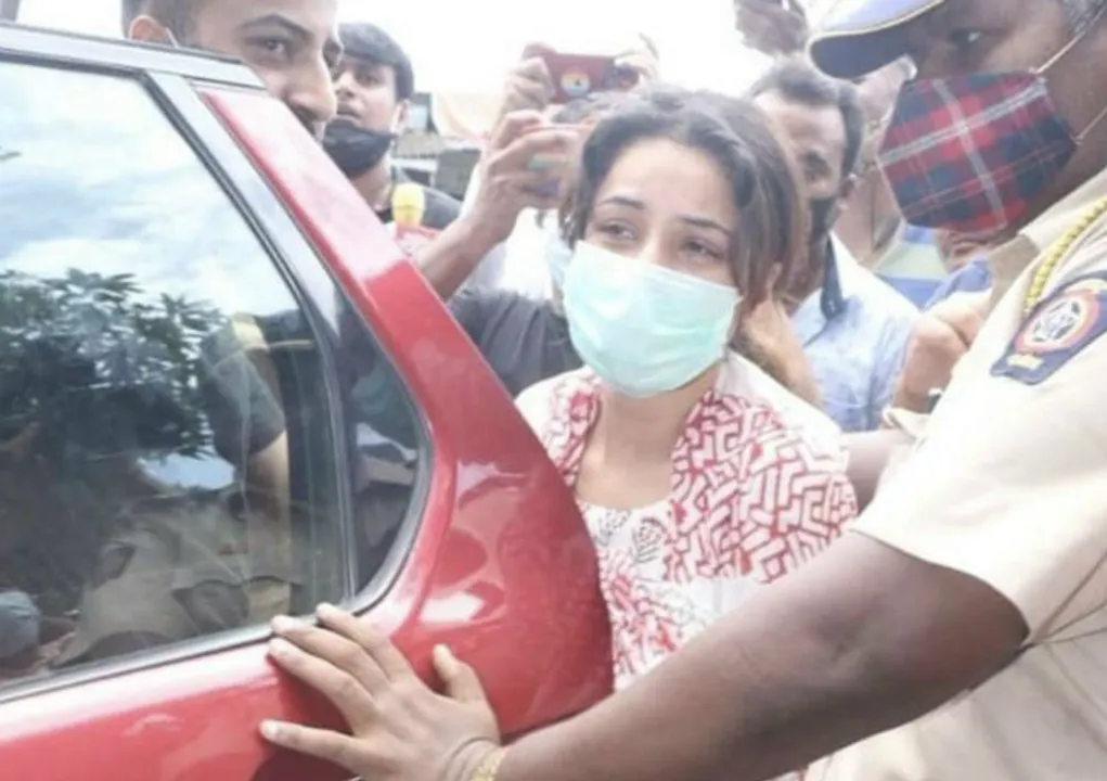  Watch: Shehnaaz Gill breaks down at Sidharth Shukla's funeral