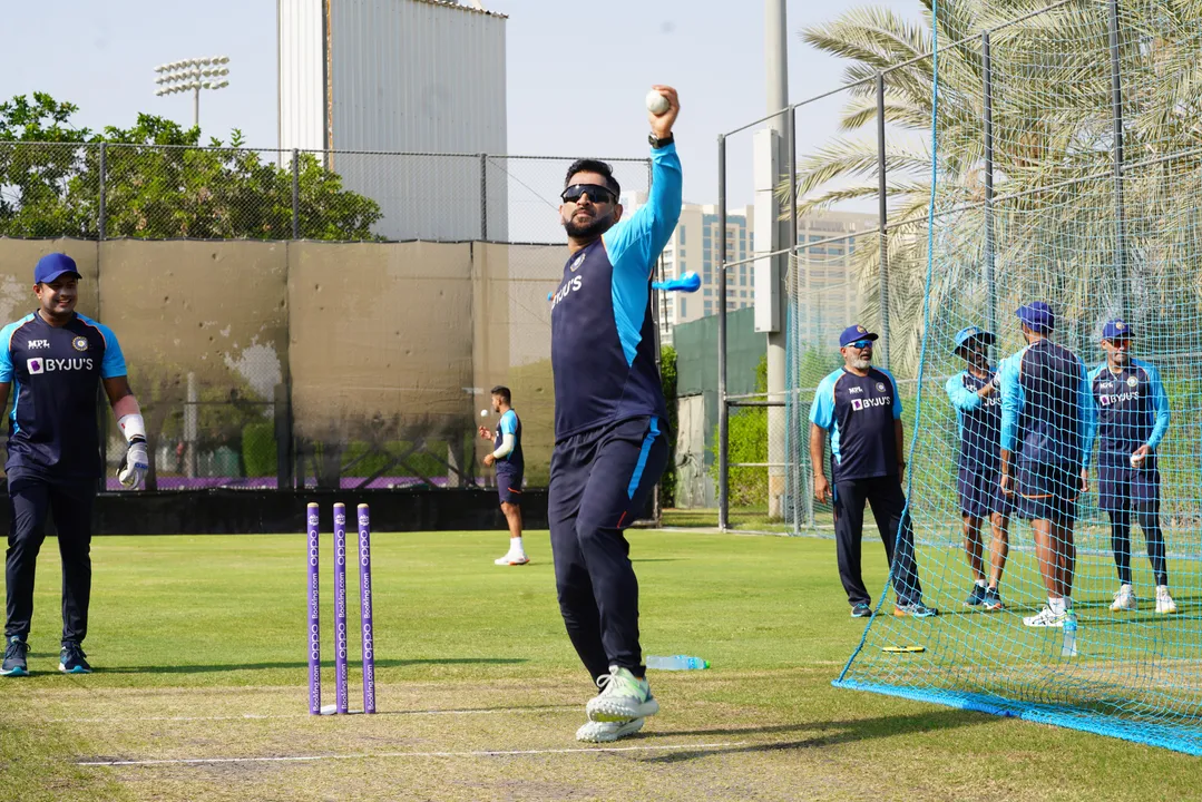  MS Dhoni moves into new role as Team India mentor, gives throw-downs to players; see pics