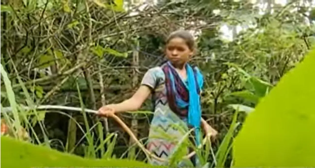  Tribal Odisha girl sets example; digs well without Govt help