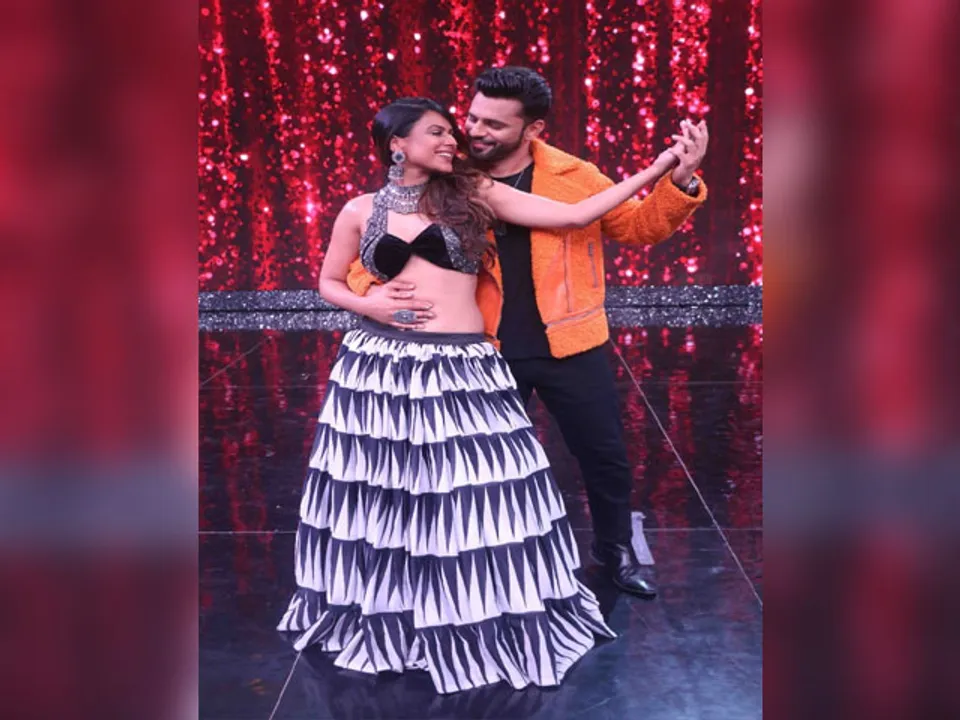  Nia Sharma, Rahul Vaidya promote 'Garbe Ki Raat' video on 'Zee Comedy Show'