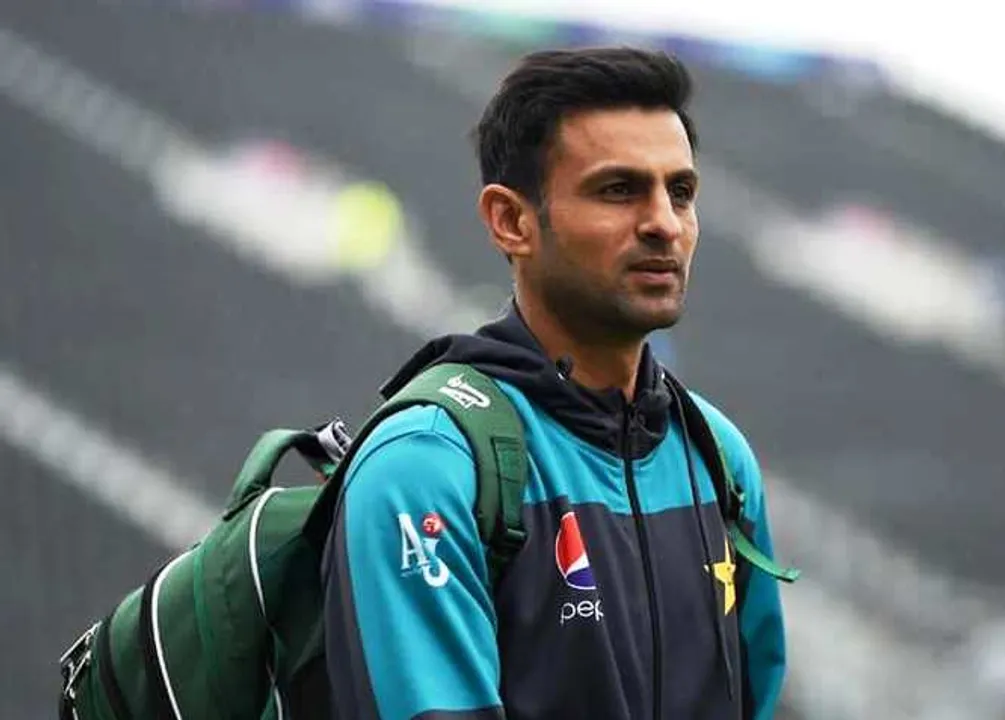  "Duniya Badal gaye, Na badla toh sirf Shoaib Malik"; Watch Pakistan TV channel's hilarious tribute
