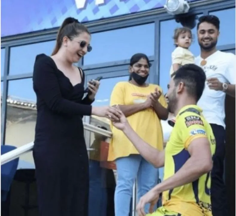  IPL 2021: Deepak Chahar proposes ladylove after match [watch]