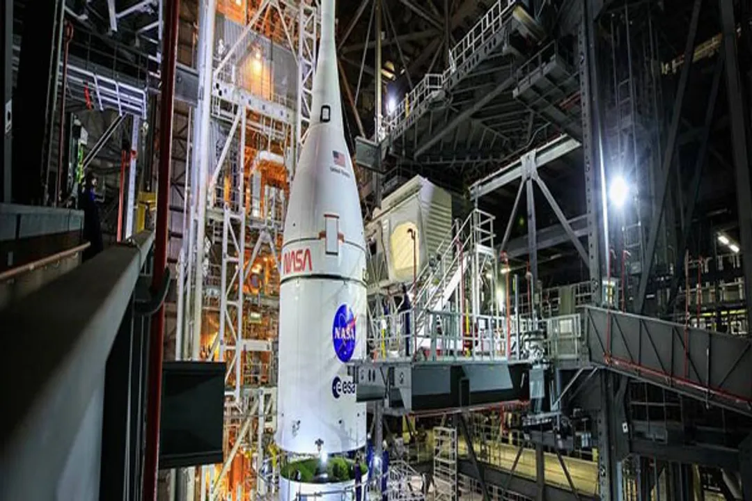  NASA completes stacking its mega-Moon rocket