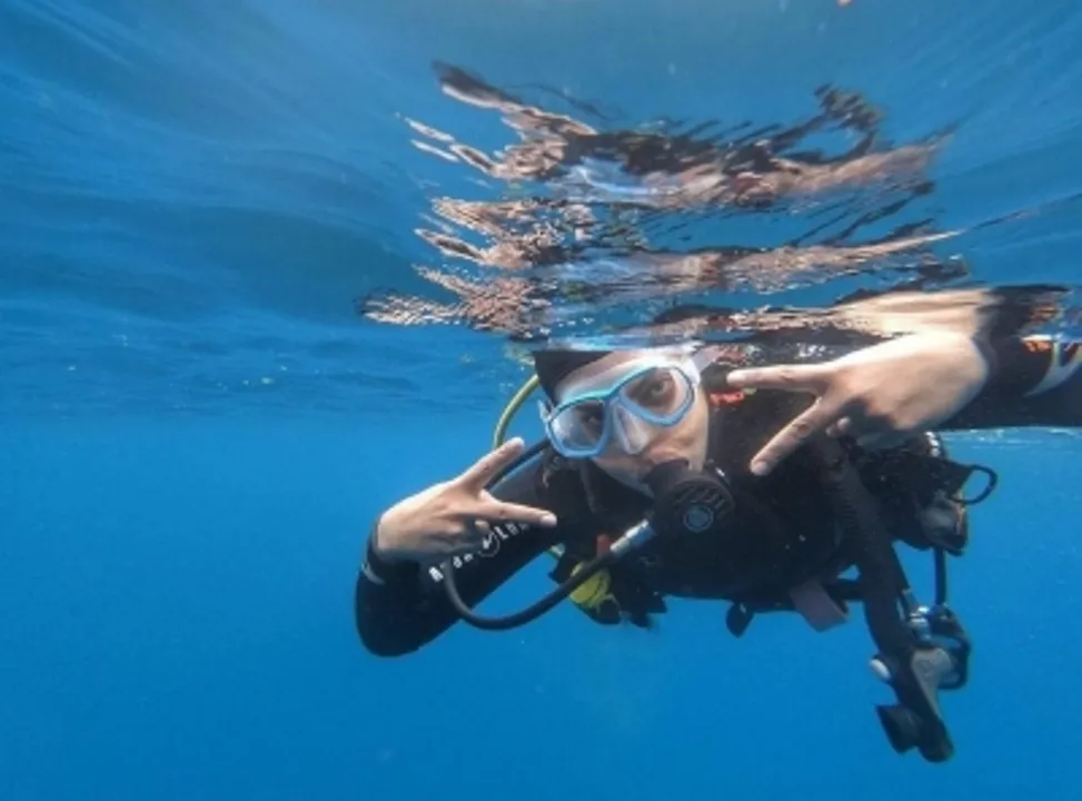  Priyanka Chopra takes time off 'Citadel', goes underwater; see images