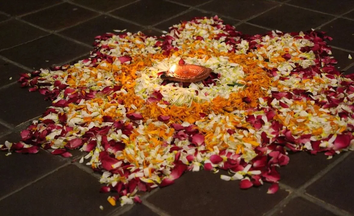  Easy and Simple Rangoli Designs for Diwali 2021 to decorate your floor