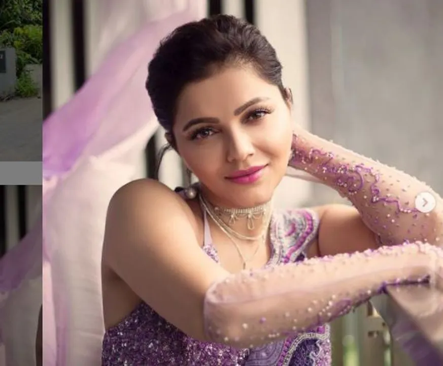  Dilaik wishes fans on Navaratri, shares lovable picture with husband Abhinav