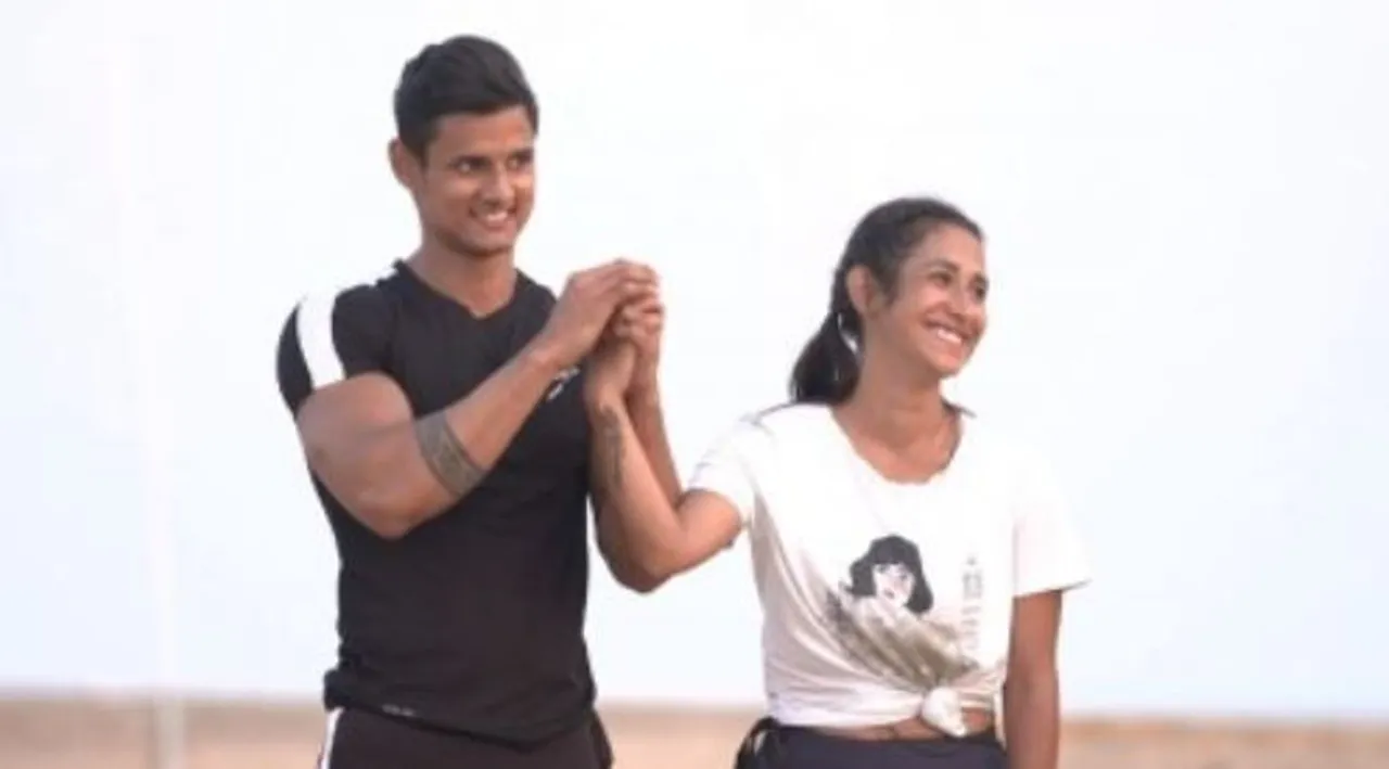  These two Mumbai models lift winners' trophy at MTV 'Splitsvilla X3'