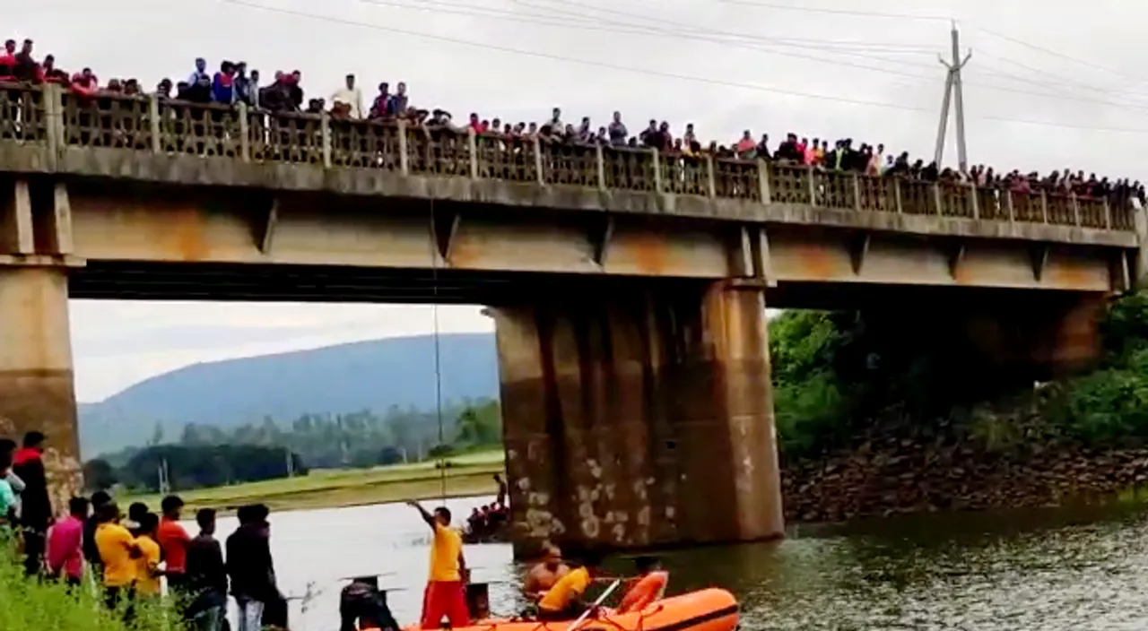  Odisha: Woman jumps into river in front of husband following heated argument; dies