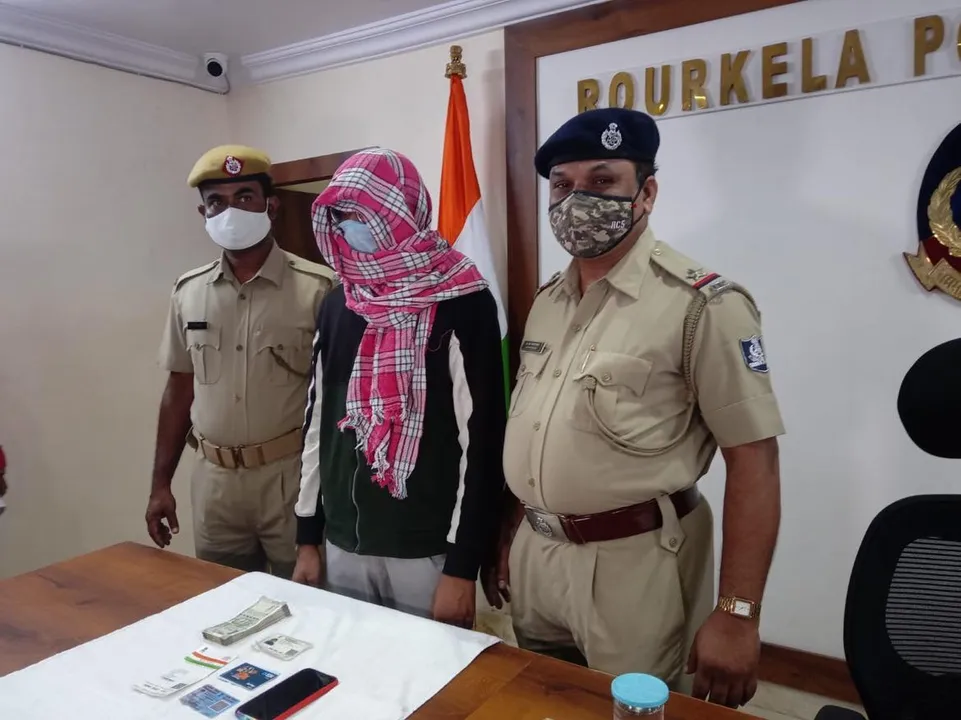  20-YO Gujarat boy disguised as stock market broker defrauds Odisha youth of over Rs 15 lakh