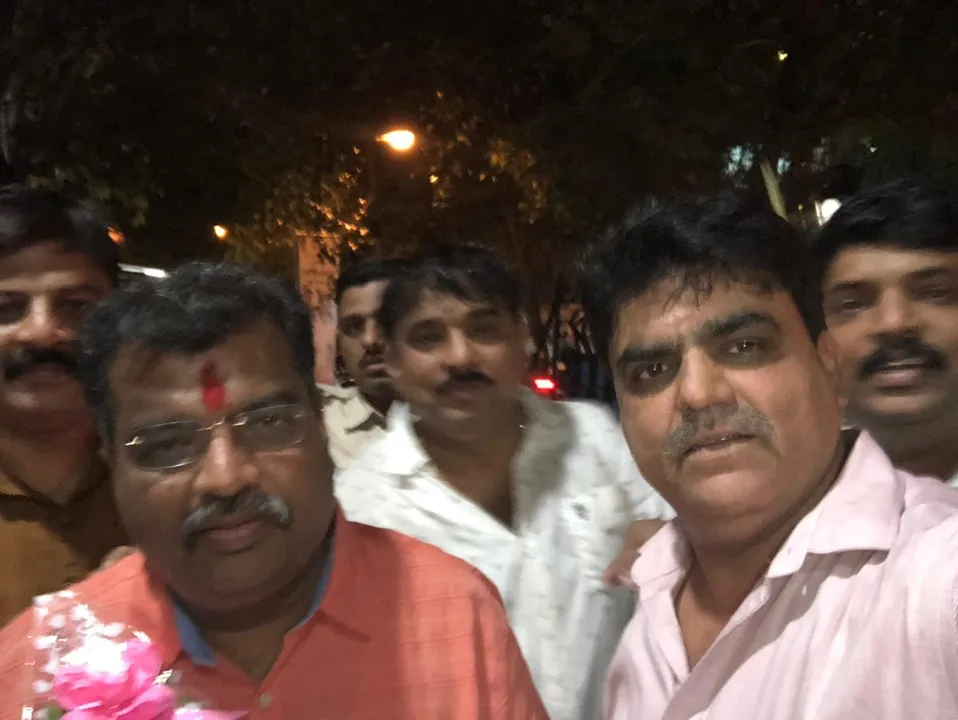  NCP Minister NAWAB MALIK released pix of a builder, Riyaz Bhatti, an alleged gangster, with Leader of Opposition Devendra Fadnavis &amp; other BJP leaders 