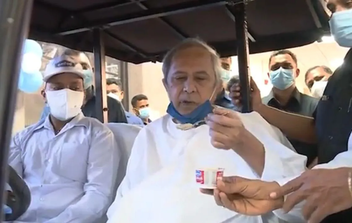  [Watch] Odisha CM Naveen Patnaik tries sweet curd at OMFED Plant, terms it "excellent"