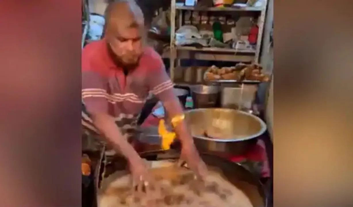  Watch: Bollywood star Tiger Shroff stunned by Jaipur street food vendor's skills