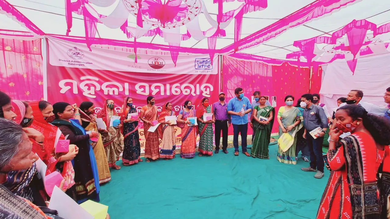  Sundargarh Collector felicitates women entrepreneurs of district
