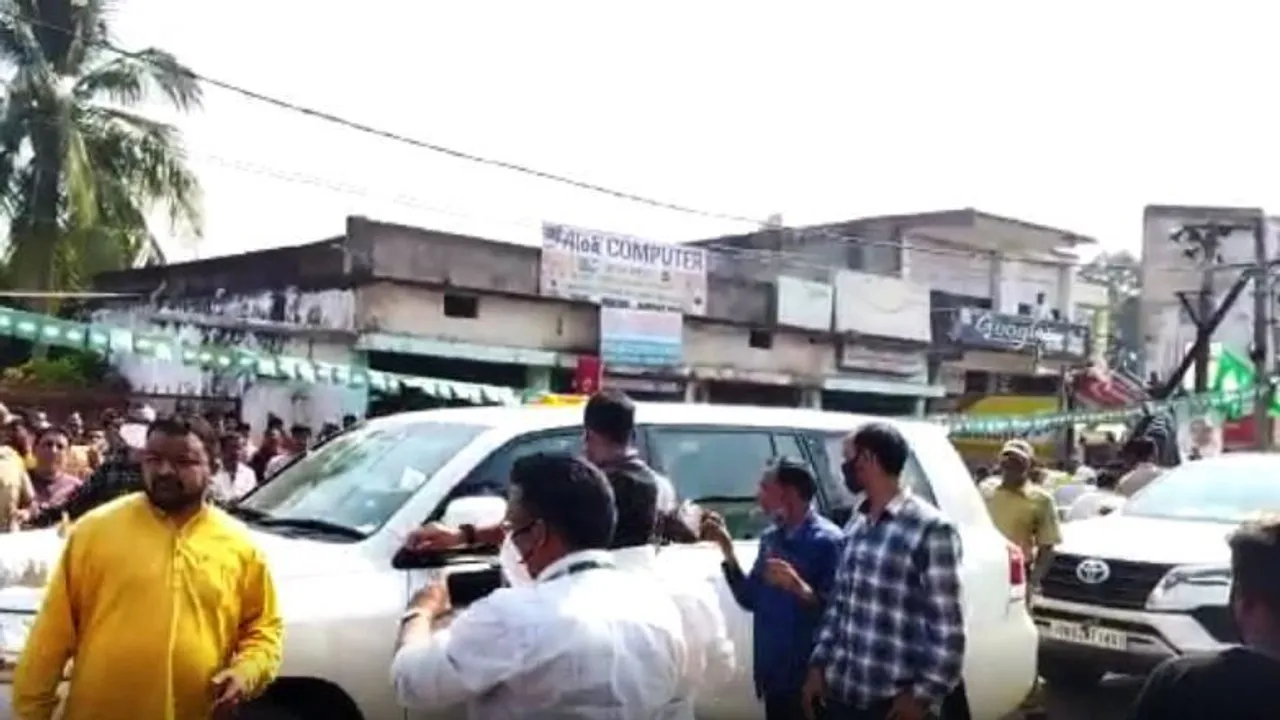  BJP workers hurl eggs at Minister Dibya Shankar Mishra's car in Odisha's Kalahandi