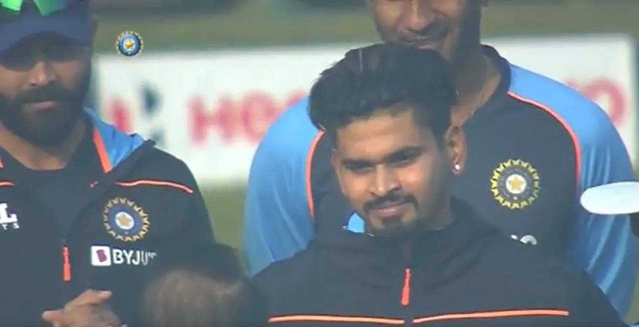  Watch: Debutant Shreyas Iyer receives Test cap from Indian batting legend Sunil Gavaskar