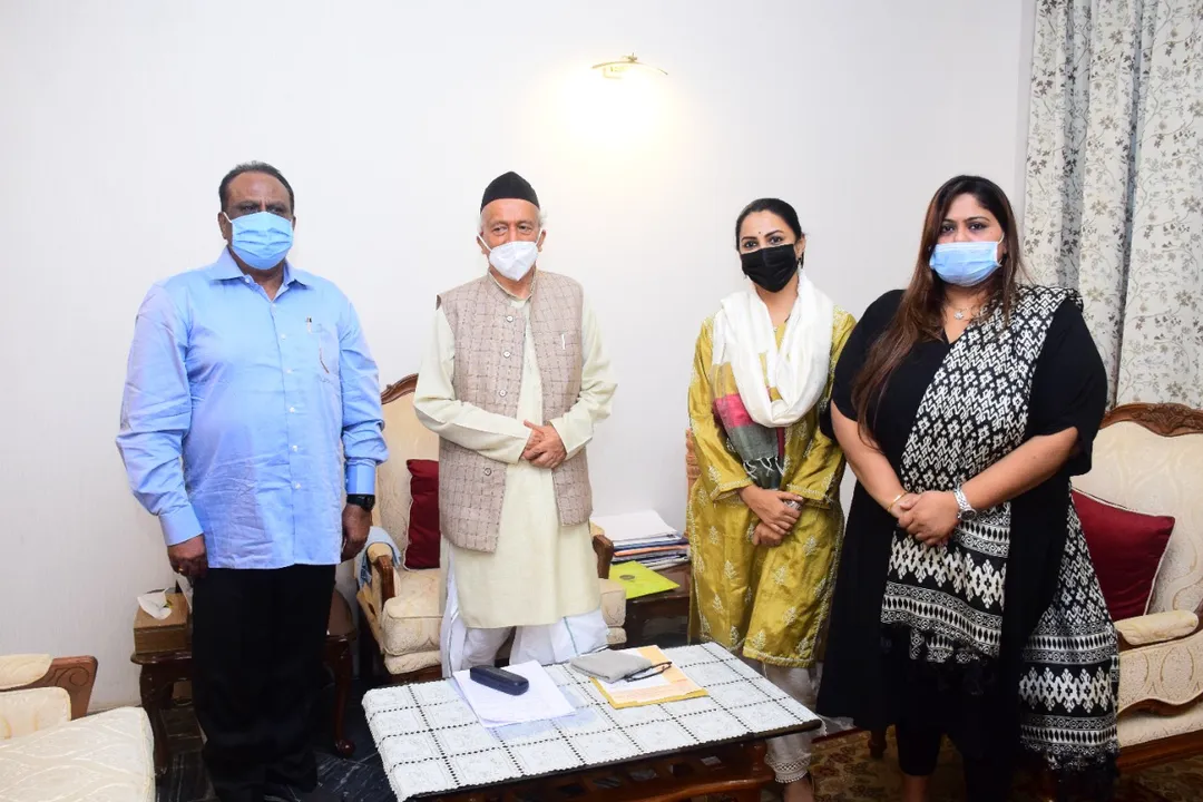  Wankhede's family meets Maharashtra Governor