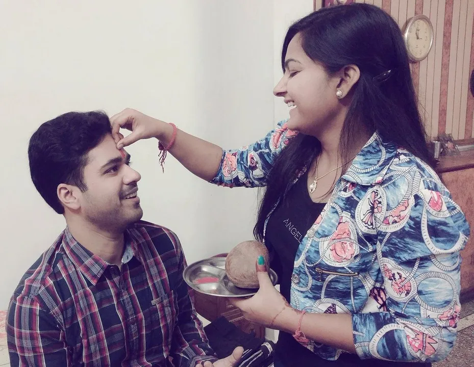  Bhai Dooj 2021 - Celebrate bond of love and faith; Messages, quotes & WhatsApp status to share with your brothers