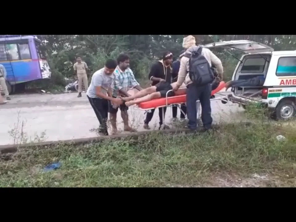  3 picnickers die, 7 critical after truck hits bus in Odisha