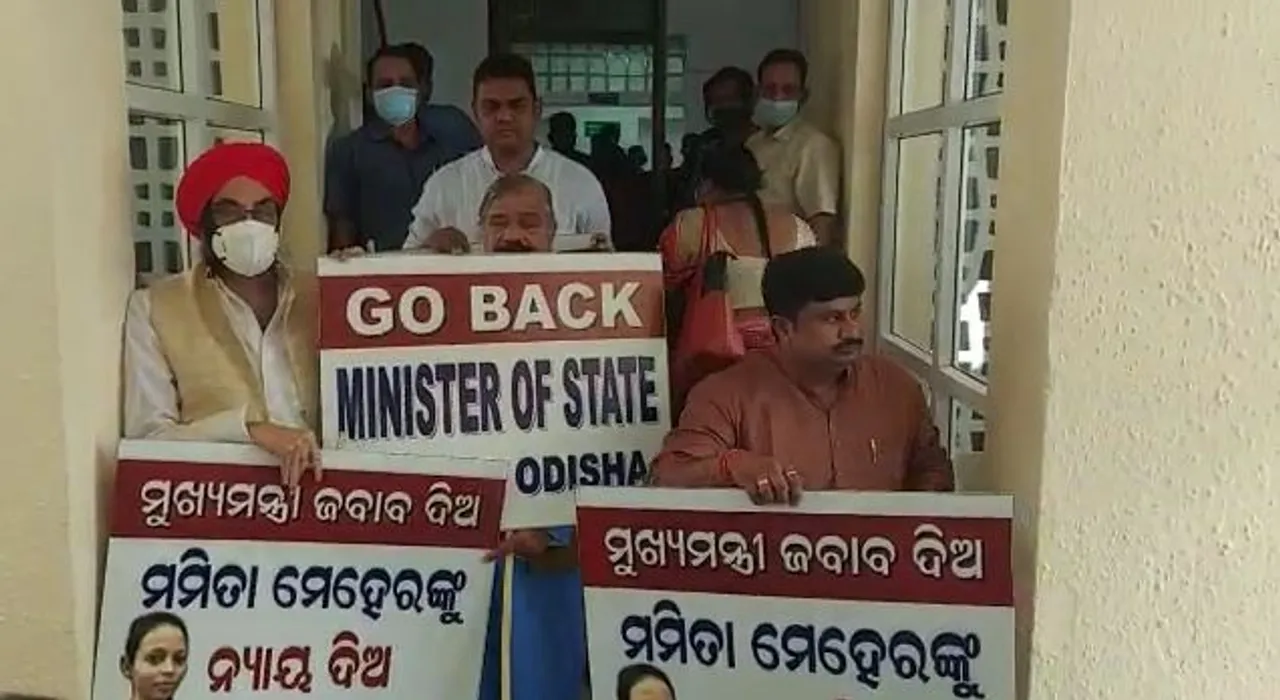  High drama Outside Odisha Assembly as Congress members block Minister's entry