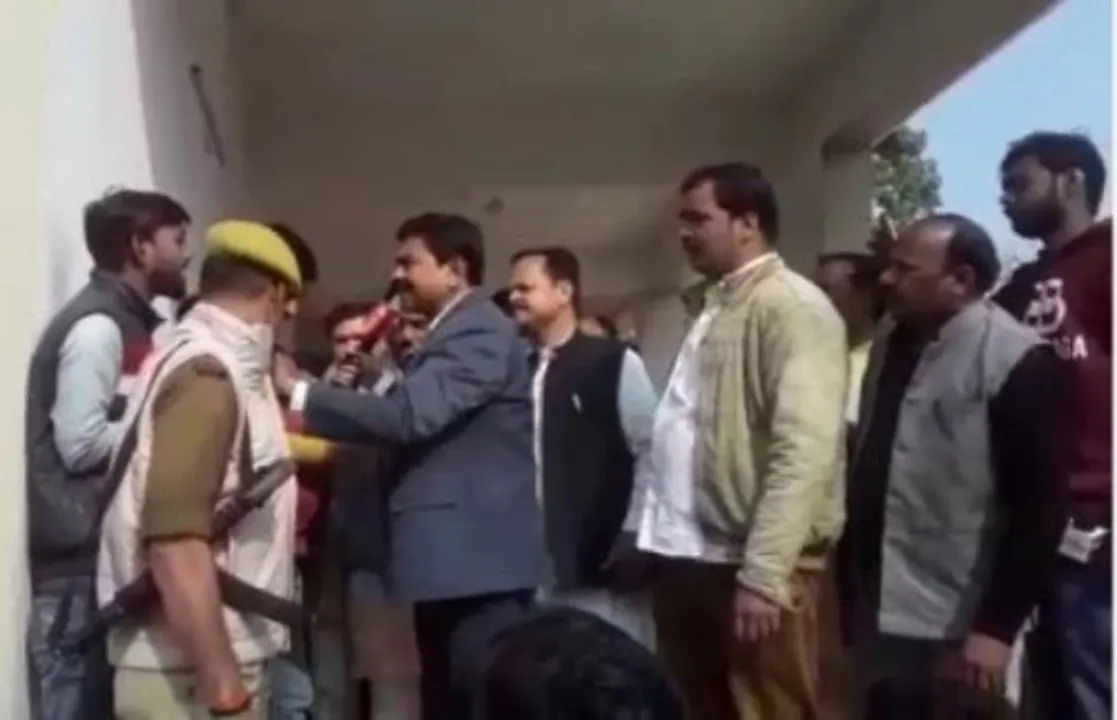  Union Minister Ajay Mishra Teni misbehaves with journalists