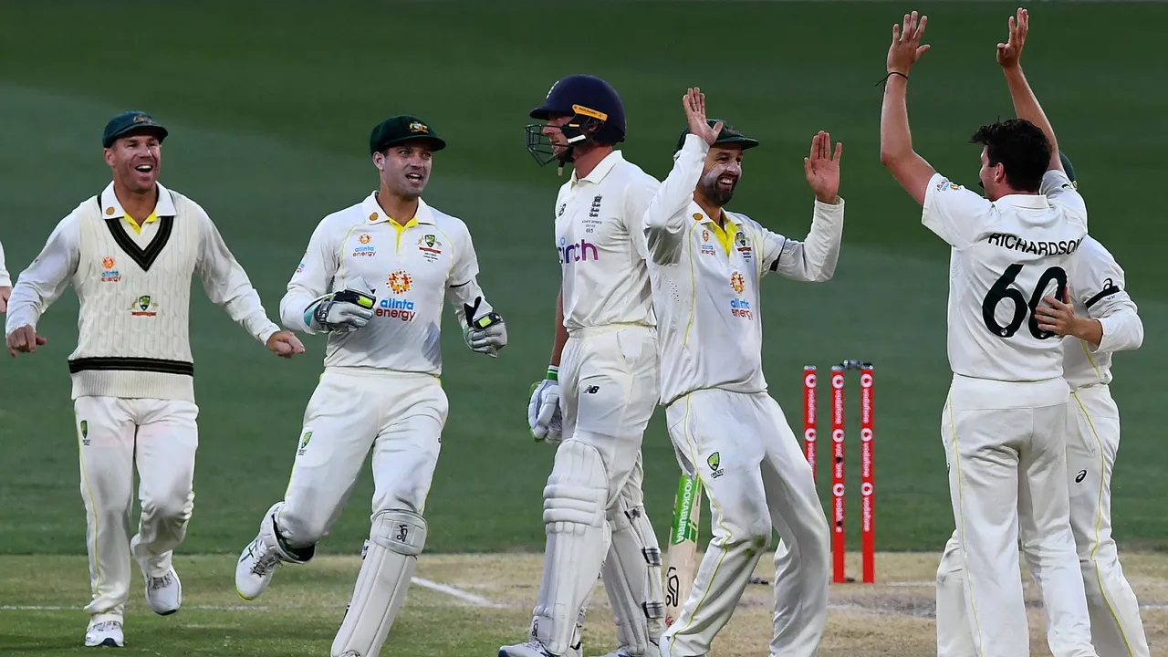  How luck saved two more Australian Test cricketers from being isolated