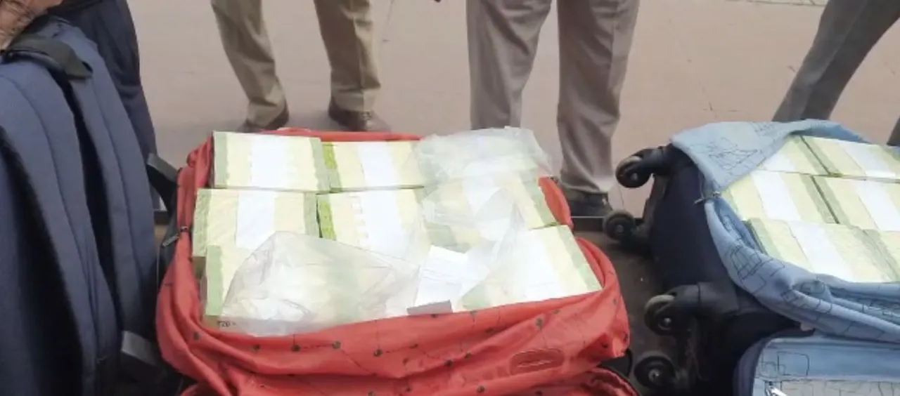  Man carrying four bags of cash in Rajdhani Express held