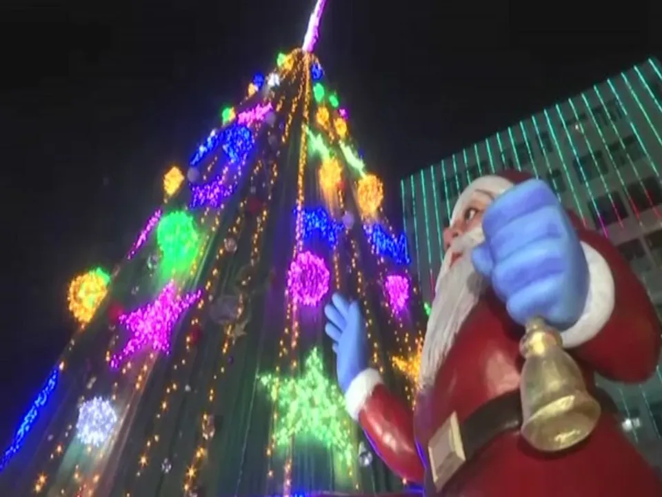  Merry Christmas: Kolkata erects 54 feet tall Christmas tree