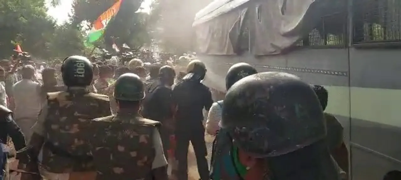  Sachivalaya Marg turns into battleground as Congress workers clash with police during protest