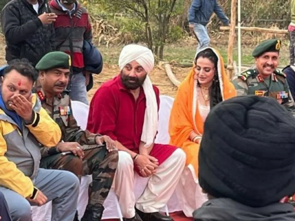 Sunny Deol and Ameesha Patel start shooting 'Gadar 2'; read details