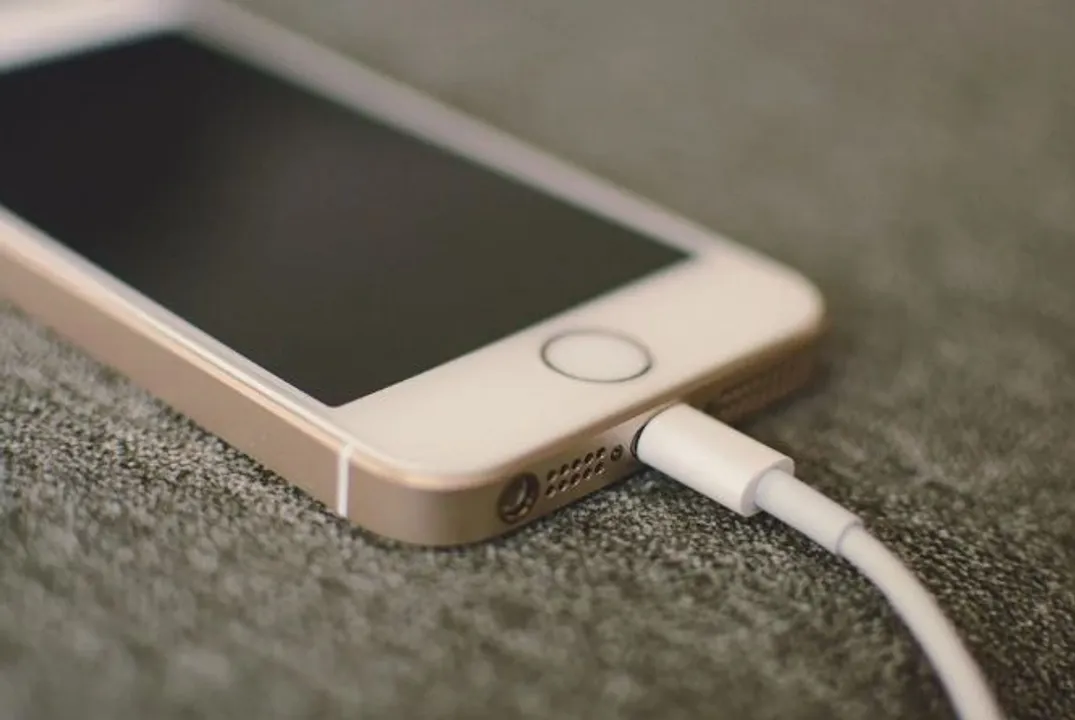  Apple may remove SIM slot from iPhones