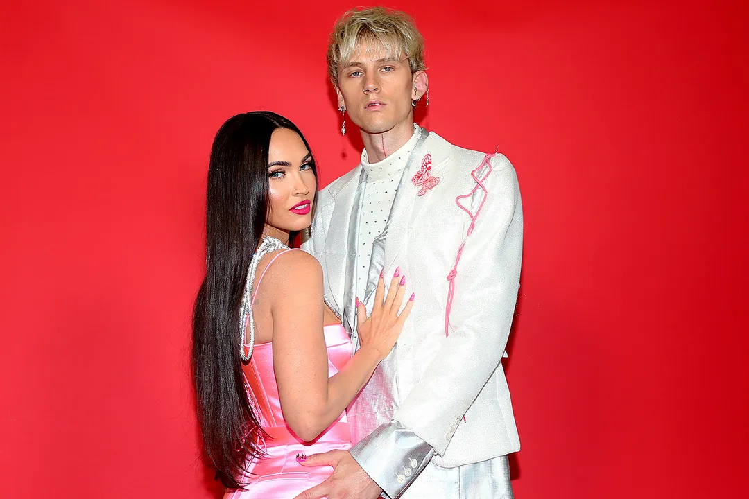  LOS ANGELES, CALIFORNIA - MAY 27: (EDITORIAL USE ONLY) (L-R) Megan Fox and Machine Gun Kelly attend the 2021 iHeartRadio Music Awards at The Dolby Theatre in Los Angeles, California, which was broadcast live on FOX on May 27, 2021. (Photo by Phillip Faraone/Getty Images for iHeartMedia) 