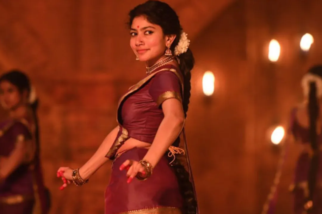  Sai Pallavi shares BTS pics from 'Shyam Singa Roy'; pens emotional note for team 